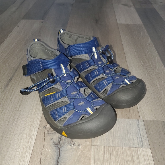 keen shoes keen sandals poshmark keen shoes keen sandals poshmark